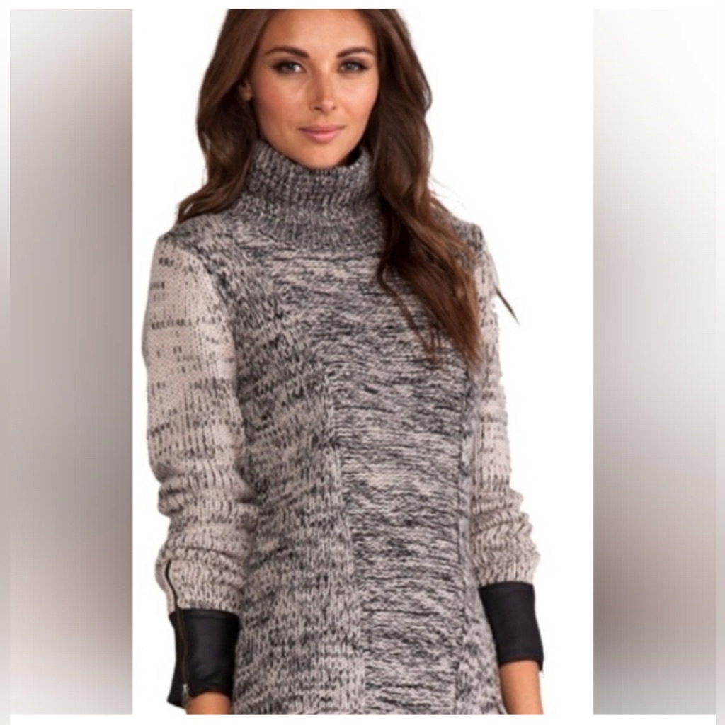 Women's Duffy 100% Wool Turtleneck Sweater W/ Leather Sleeve Cuffs - Sz. Xs